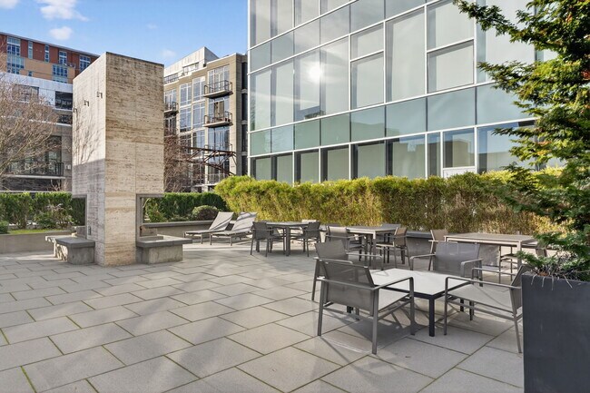 Building Photo - 1001 NW Lovejoy St