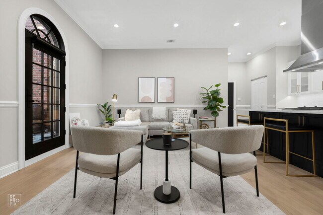 Building Photo - 1526 W Monroe St