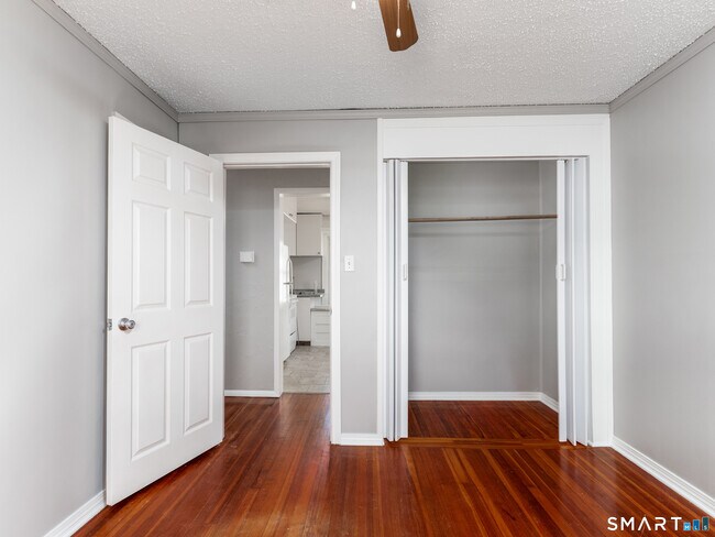 Building Photo - 969 S Main St