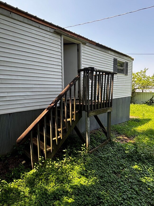 Building Photo - END OF MARCH SPECIAL.. HALF DEPOSIT IF LEASE IS SIGNED IN MARCH 2 BEDROOM 1 BATH