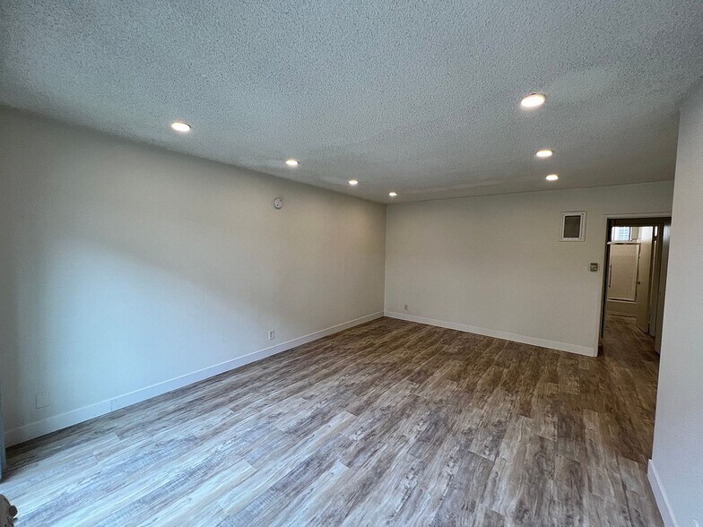 Building Photo - 3510 Clarington Ave