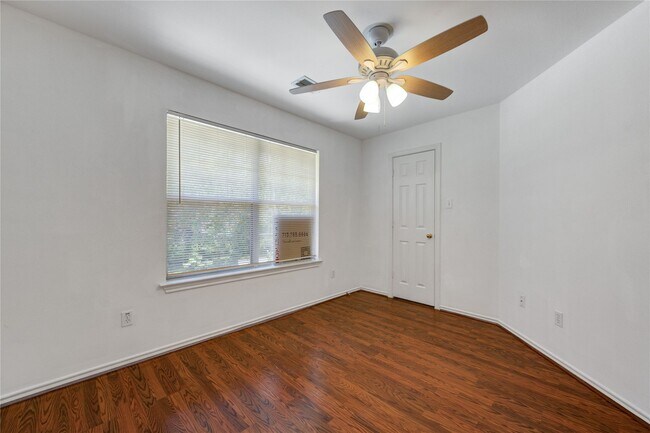 Building Photo - 225 Summerhaze Cir