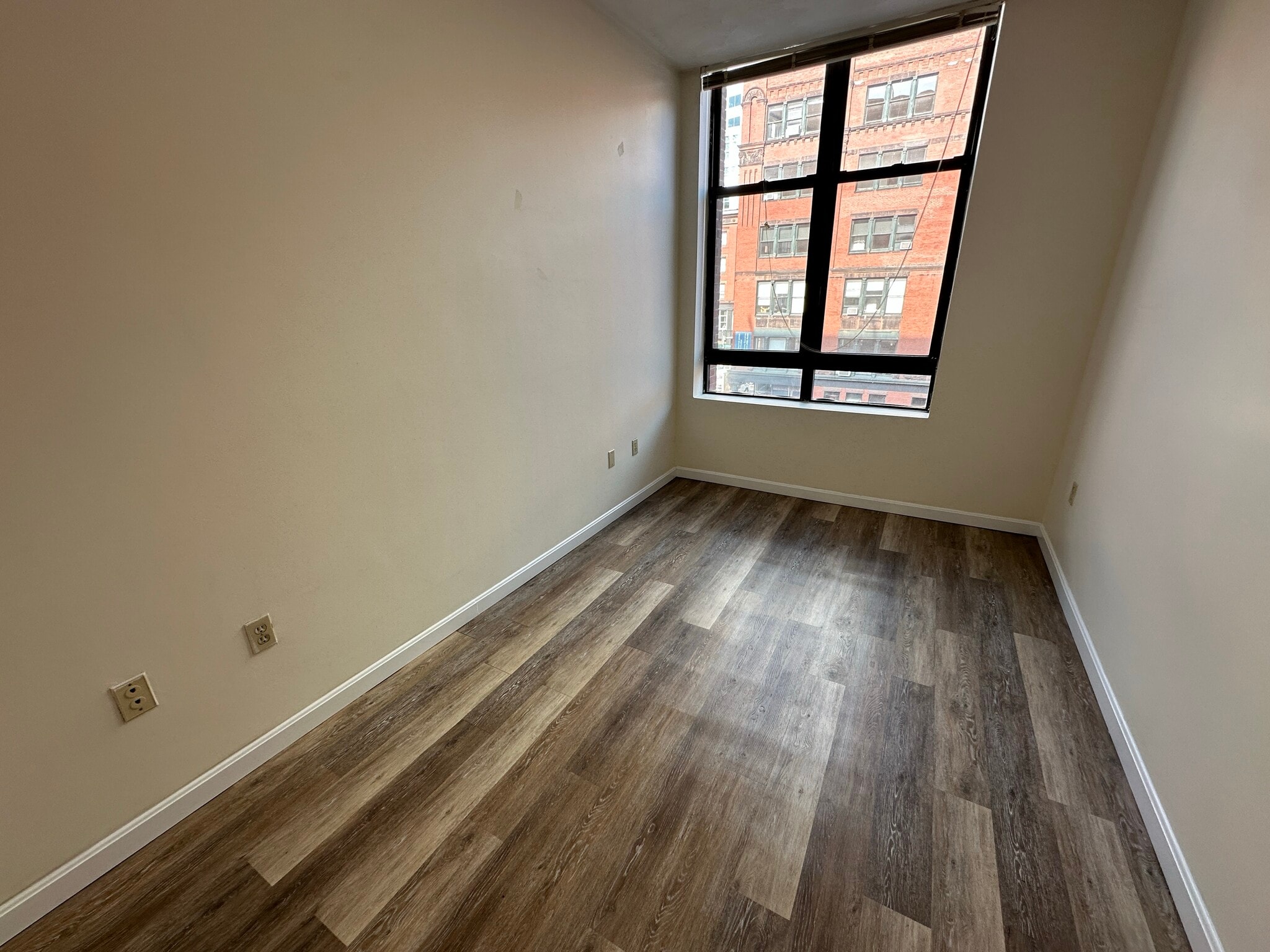 Building Photo - 76 Essex St