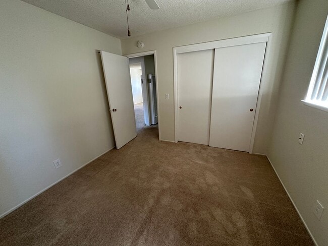 Building Photo - 1089 Oakmont Dr