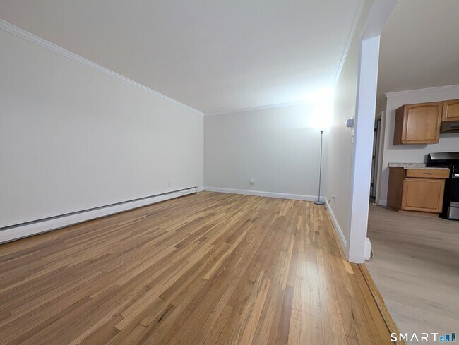 Building Photo - 186 Marigold Ave