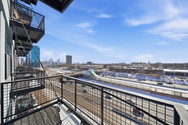 Building Photo - 2 Bed, 1.5 Bath With Garage Parking Included