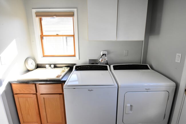 Building Photo - 22 N Kenilworth Ave