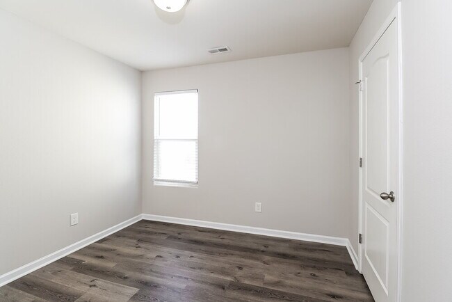 Building Photo - 6300 Paw Village Rd