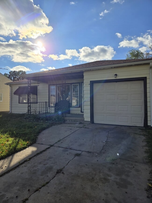 Building Photo - 1219 N Harding Ave