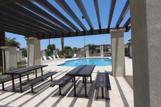 Building Photo - 3831 E Rainbow Dr