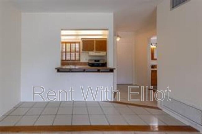 Building Photo - 1001 SE 16th St