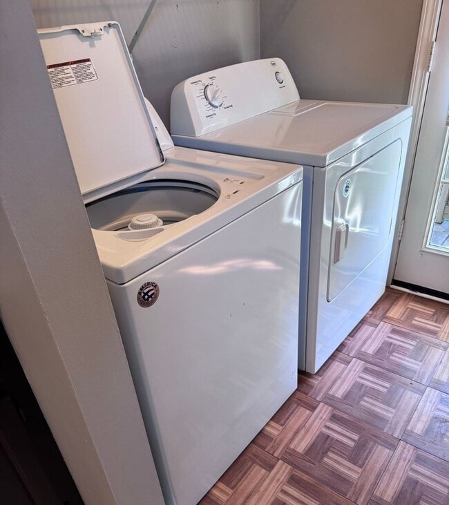 Building Photo - Prime Location! Beautiful 3Br/2 BA Just Minutes from Post!?