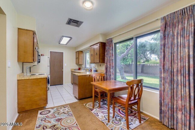 Building Photo - 1536 E Gemini Dr