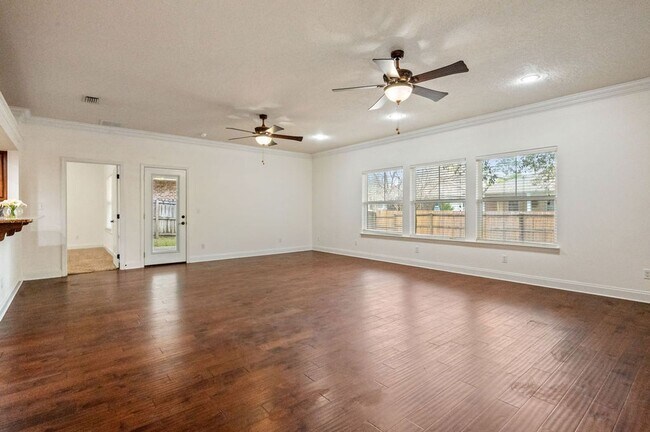 Building Photo - 4-BR Niceville Rental with Gourmet Kitchen & 2-Car Garage!