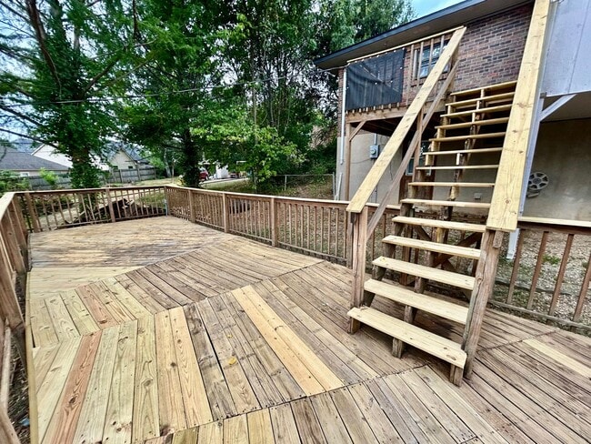 Building Photo - Newly Remodeled 4-Bedroom, 3-Bath with Fin...