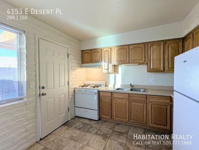 Primary Photo - 4153 E Desert Pl