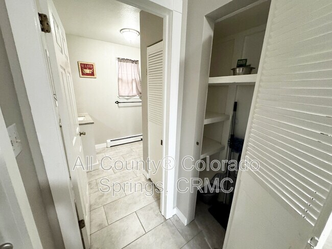 Building Photo - 2126 W Kiowa St