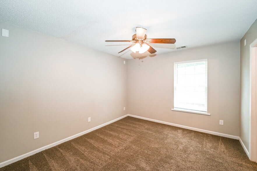 Building Photo - 5880 Mahogany Pl SW