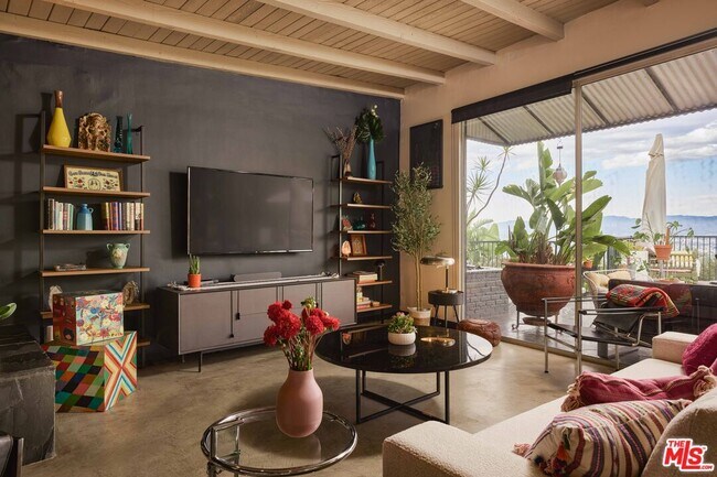 Building Photo - 8147 Mulholland Terrace