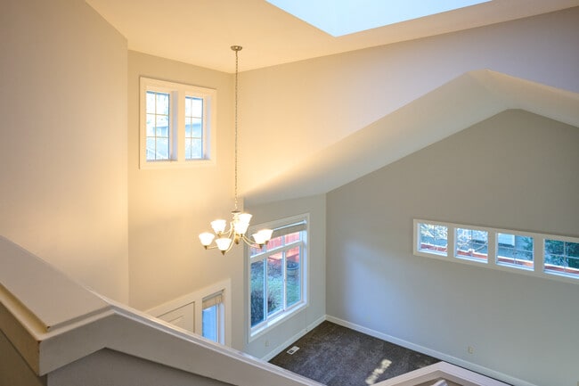 Building Photo - 10028 124th Ave NE