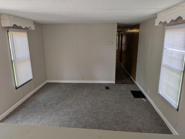 Building Photo - 2400 Oaklawn Blvd