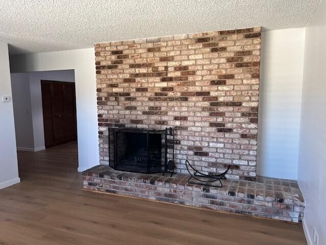 LIVING ROOM FIREPLACE - 4632 Rishell Ct