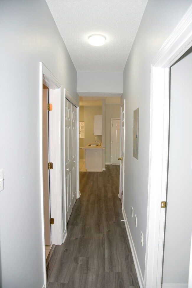Building Photo - Second floor condo