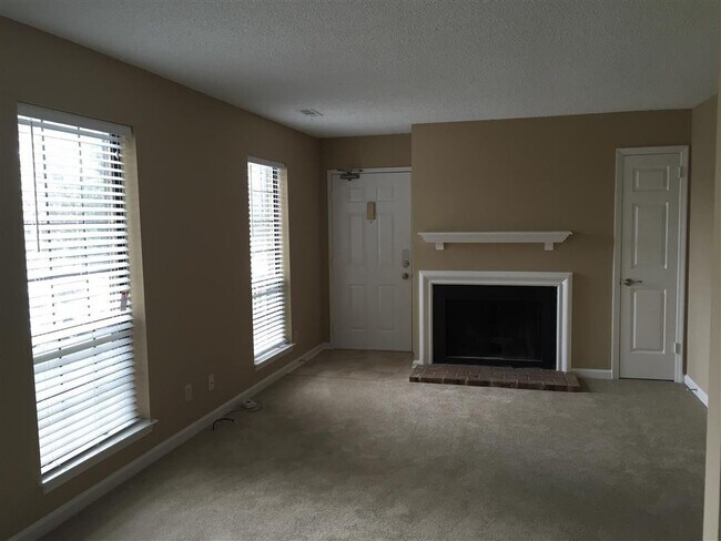 Building Photo - Great condo in Brentwood