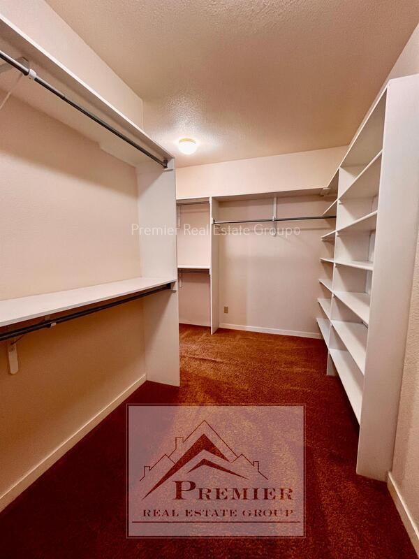 Building Photo - 240 Haversham Dr