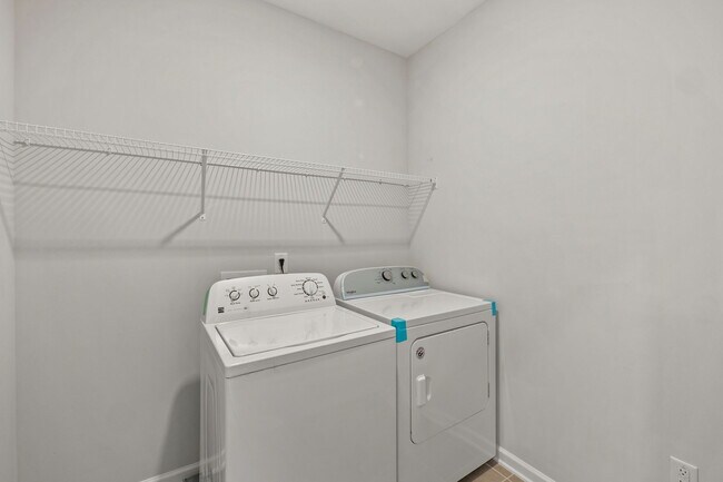 Building Photo - 1039 Commack Dr