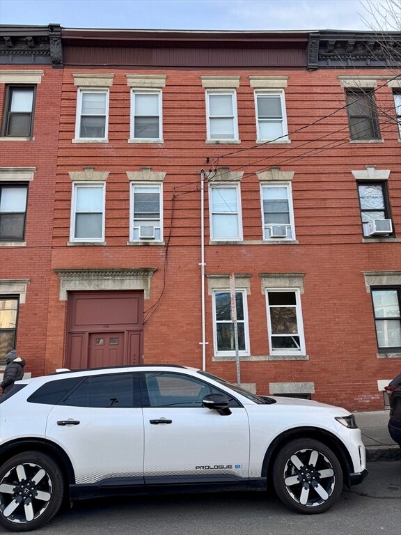 Building Photo - 225 Chestnut St