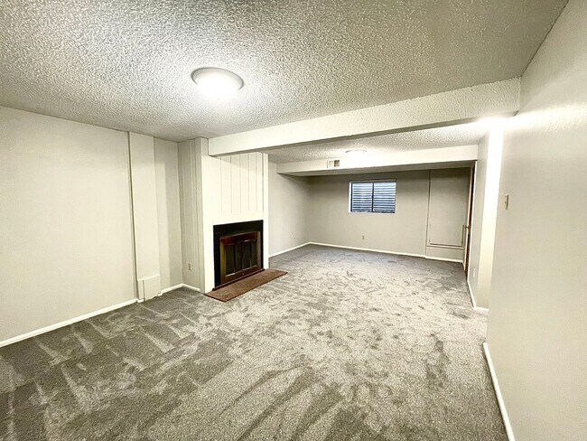 Building Photo - Beautiful updated 3 bedroom 2 bath home in Greeley!