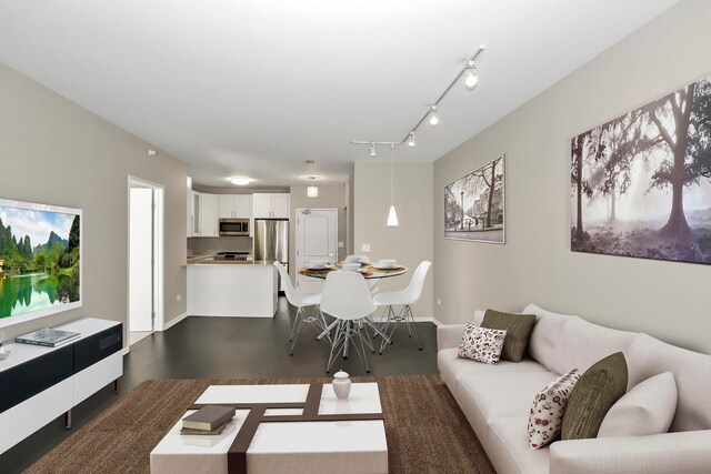 Building Photo - 21 W Chestnut St