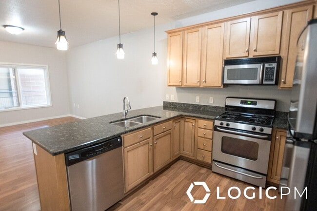 Building Photo - Stunning Condo Unit In Excellent SLC Locat...