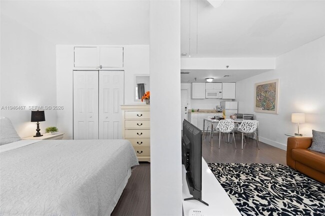 Building Photo - 530 Ocean Dr