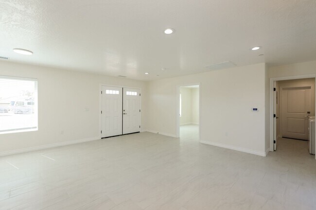 Building Photo - 16001 Live Oak St