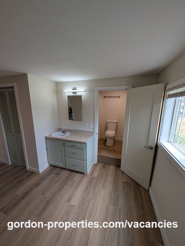 Building Photo - Saint Helens OR - downstairs 1 bedroom flat in duplex