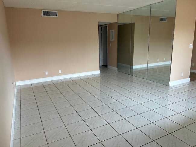 Building Photo - 2200 Springdale Blvd