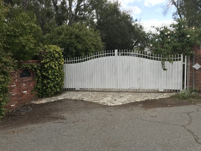 Building Photo - 10255 Kashmere Ln
