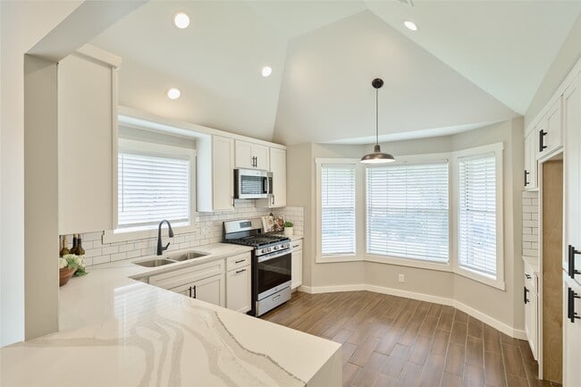 Building Photo - 12307 White River Dr