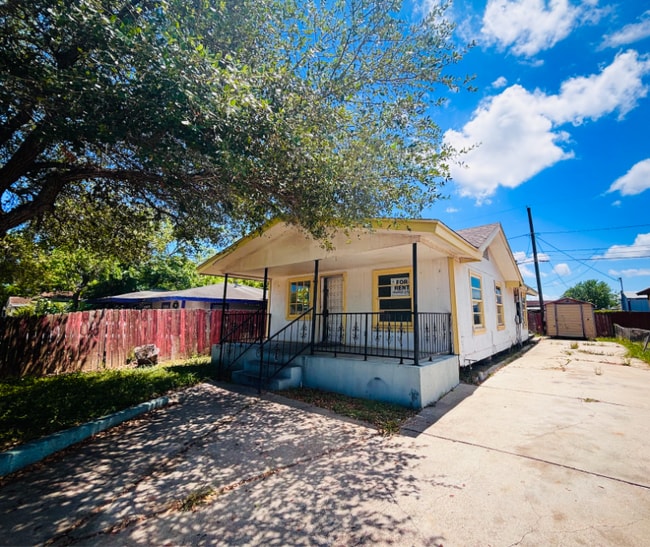 Building Photo - 2621 Tarlton St