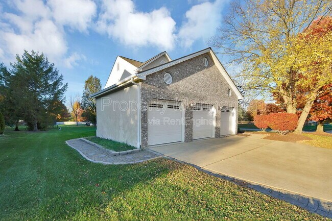 Building Photo - 96 Chenango Dr