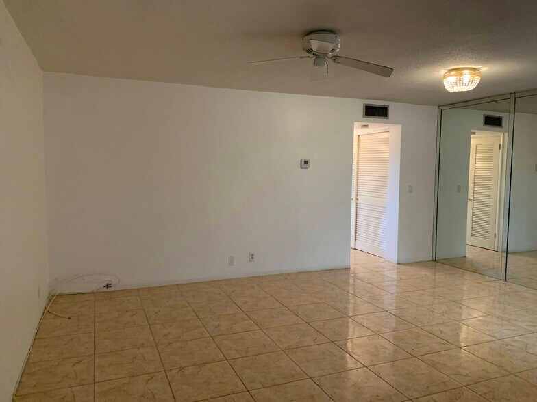 Building Photo - 180 NE 12th Ave