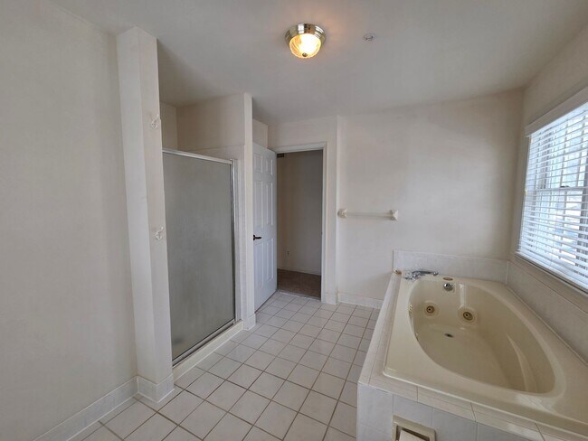 Building Photo - Beautiful Home Available in Evian!