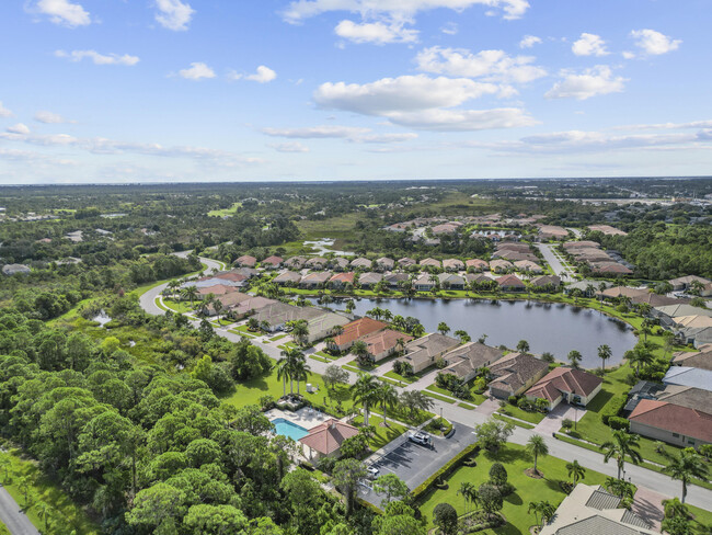Building Photo - 4491 NW Oakleaf Ct