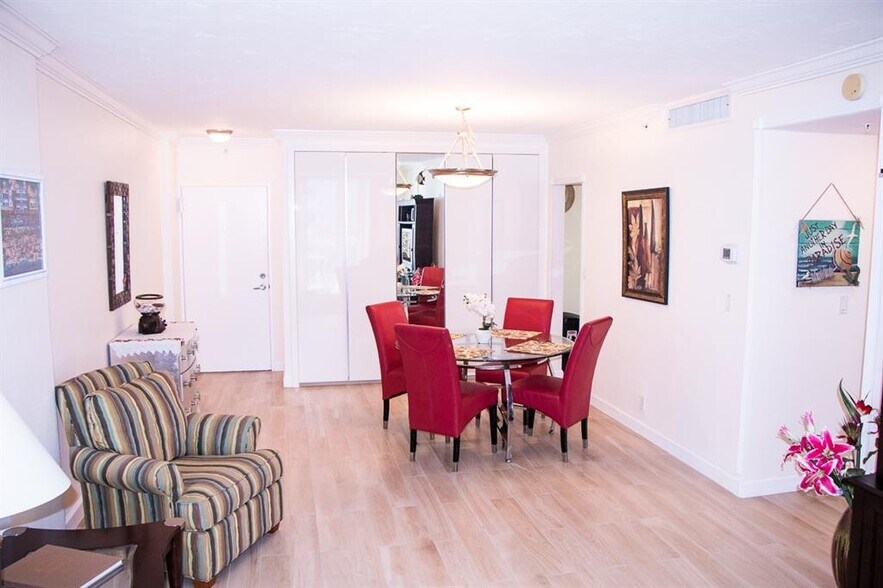 Building Photo - 3001 S Ocean Dr