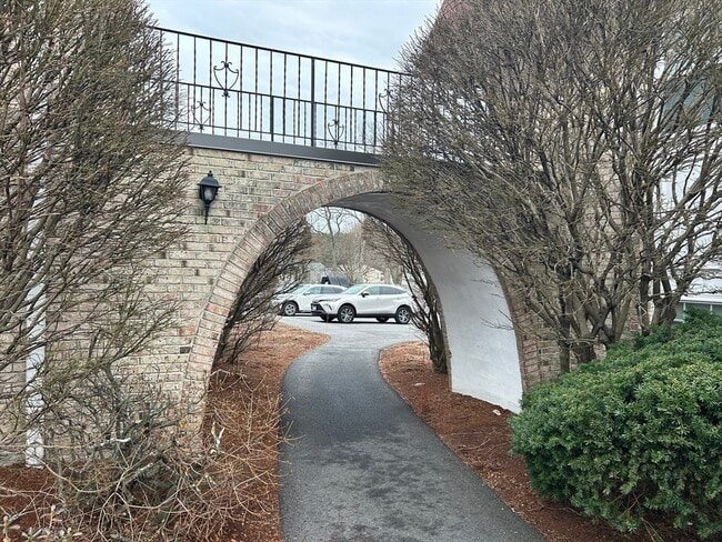 Building Photo - 18 Williamsburg Ct