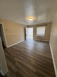 Building Photo - "Cozy 1-Bed Gem in Wichita's Heart - Perfe...