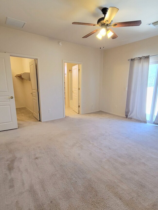 Building Photo - Pet friendly Civano home