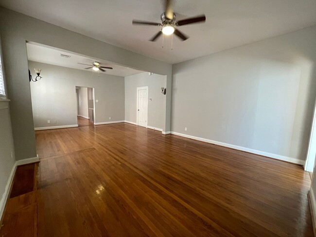 Building Photo - Pelican -603 Bres Ave (Duplex)